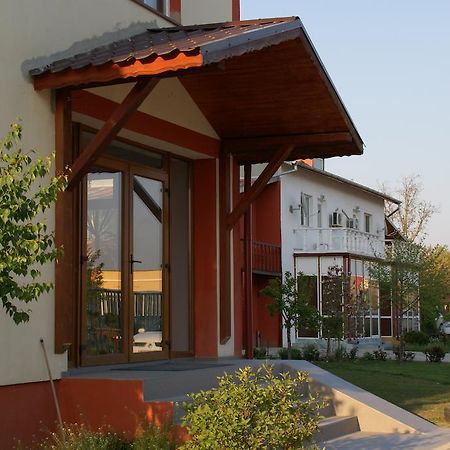 Hotel オトペニ エクステリア 写真