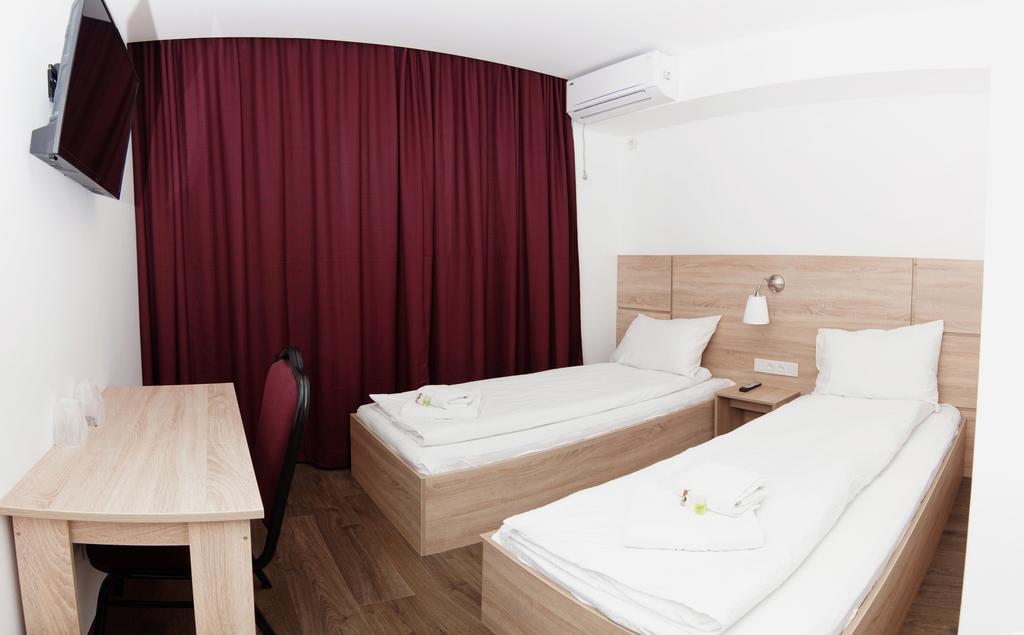 Hotel オトペニ エクステリア 写真
